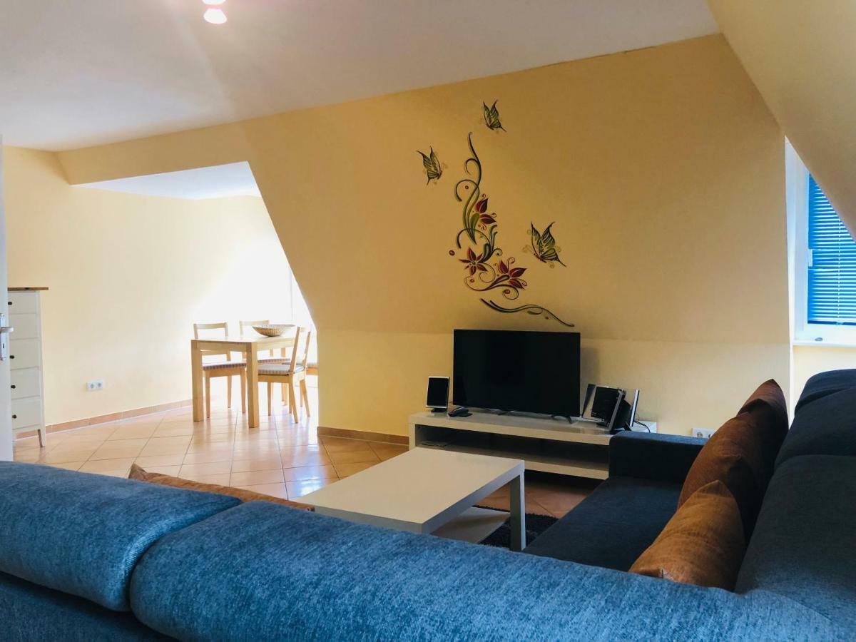 Apartment Ambienta We 7 *